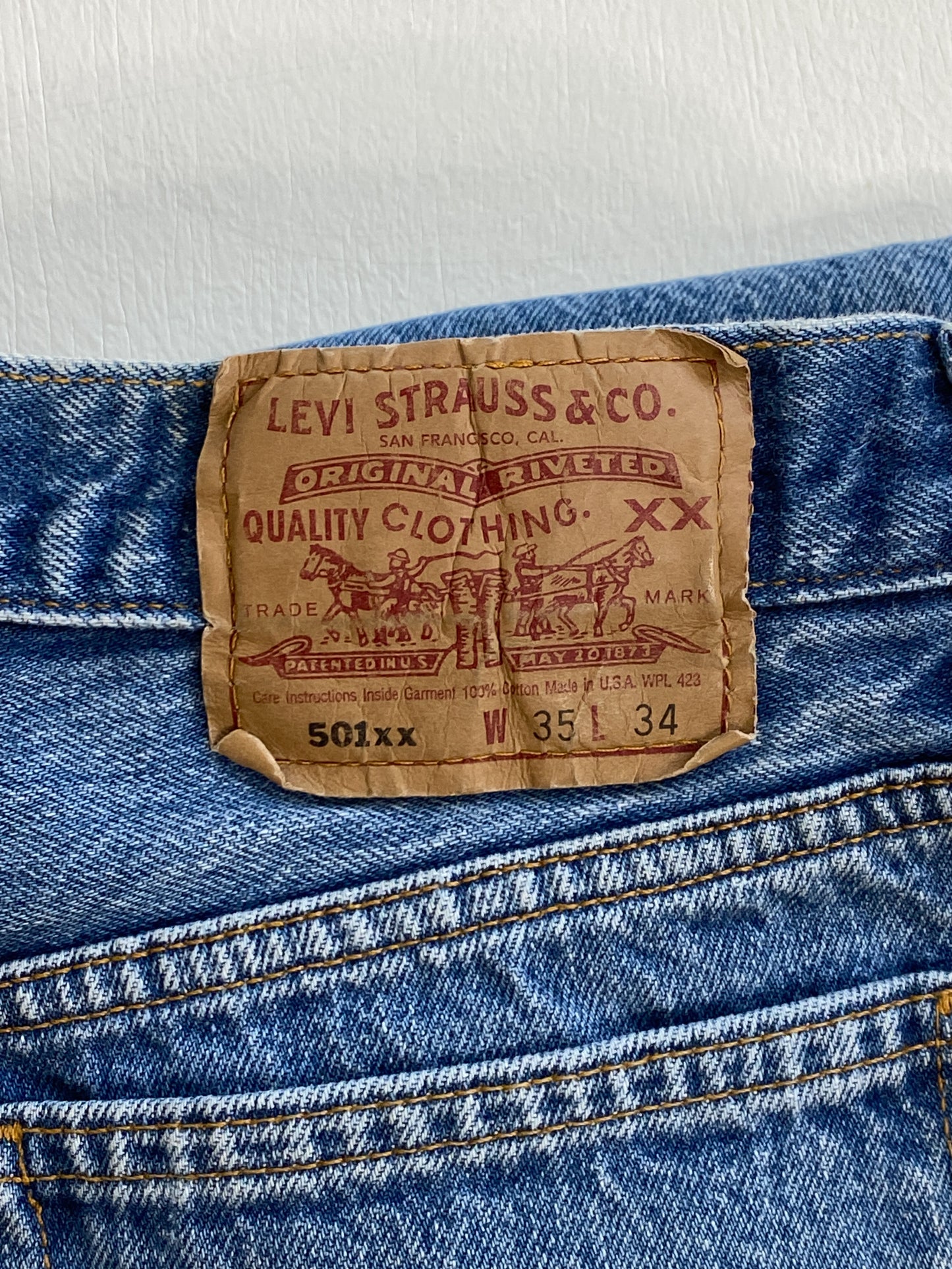 90’s USA Levis 501xx - 32” x 29”